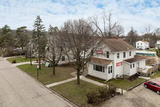 123 Cedar St in East Lansing, MI - Foto de edificio - Building Photo