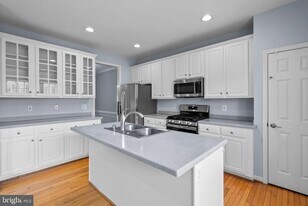 45773 Smoketree Terrace in Sterling, VA - Building Photo