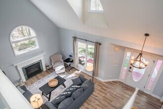 202 Woodglen Ln in Chapel Hill, NC - Foto de edificio - Building Photo