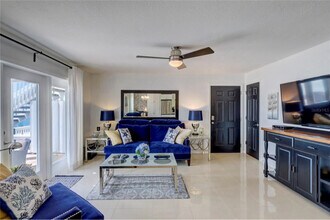 5280 Coquina Key Dr SE in St. Petersburg, FL - Building Photo - Building Photo