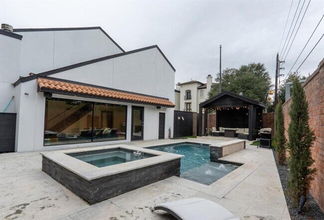 property at 1001 Potomac Dr