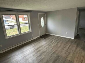 324 Pershing Ave NW, Unit 326 Pershing in Massillon, OH - Building Photo - Building Photo