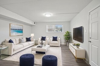 Stone Hill Apartments in Brookhaven, PA - Building Photo - Building Photo