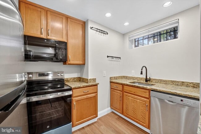 property at 1000 Park Rd NW