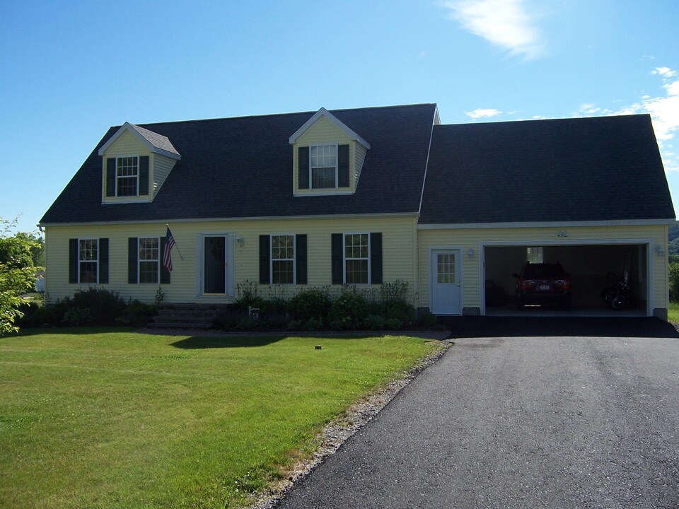 9 Apple Blossom Ln in Ithaca, NY - Foto de edificio