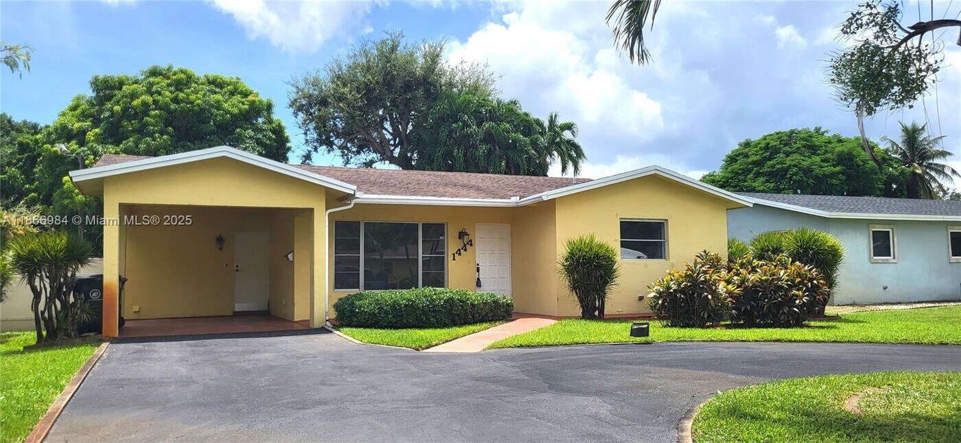1444 SW 32nd Ct in Fort Lauderdale, FL - Building Photo