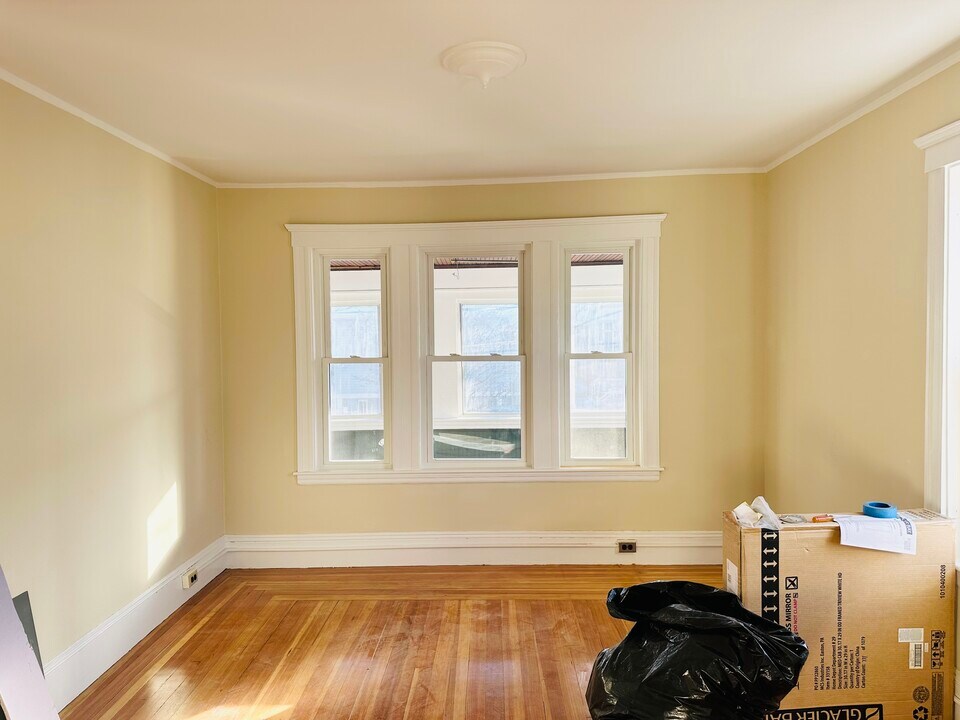 68 Pinkert St in Medford, MA - Building Photo