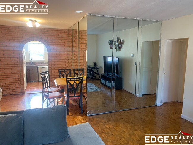 129 Lake Shore Rd in Boston, MA - Building Photo - Building Photo