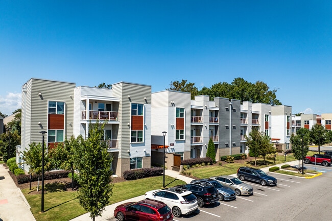 Mezzo Apartment Homes in Virginia Beach, VA - Foto de edificio - Building Photo