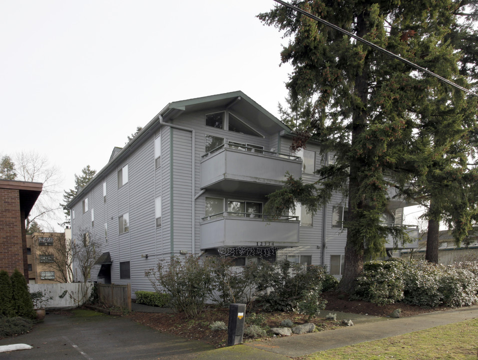 12334 NE 33rd Ave in Seattle, WA - Building Photo