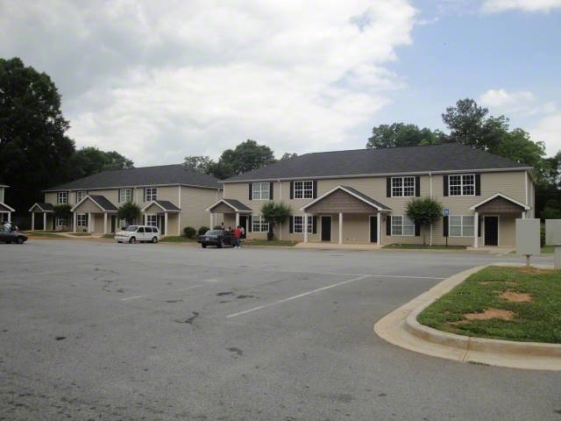 Maple Place Townhomes in Monroe, GA - Foto de edificio - Building Photo