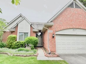 30684 Tanglewood Trl, Unit 16R in Farmington Hills, MI - Building Photo - Building Photo