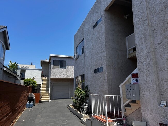 653 7th St, Unit 653 in Hermosa Beach, CA - Building Photo - Building Photo