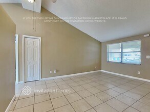 10206 Vista Cove Ct in Tampa, FL - Foto de edificio - Building Photo