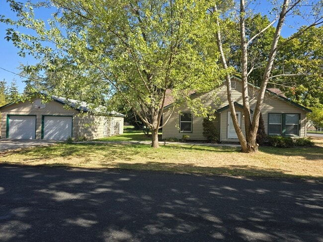 property at 8812 N Reed Rd
