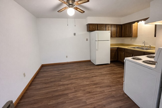 Eagle Rock Apartments in Wisconsin Dells, WI - Foto de edificio - Building Photo