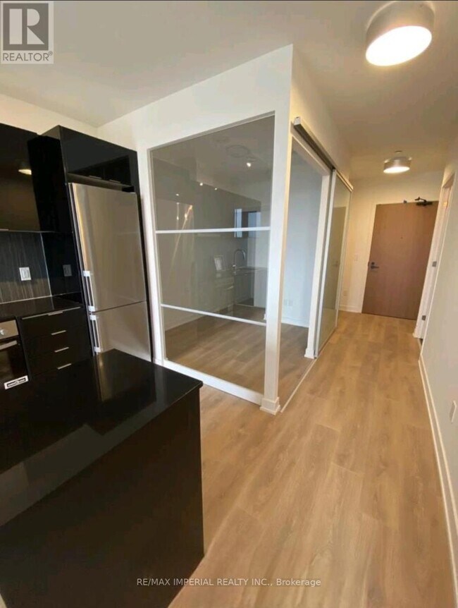 8 Tippett Rd in Toronto, ON - Building Photo - Building Photo