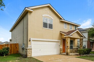 3103 Thunder Gulch in San Antonio, TX - Building Photo - Building Photo
