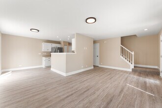 684 Fieldcrest Dr in South Elgin, IL - Building Photo - Building Photo