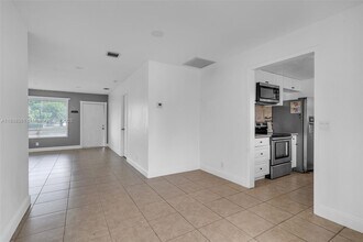 3171 NW 16th St in Lauderhill, FL - Foto de edificio - Building Photo