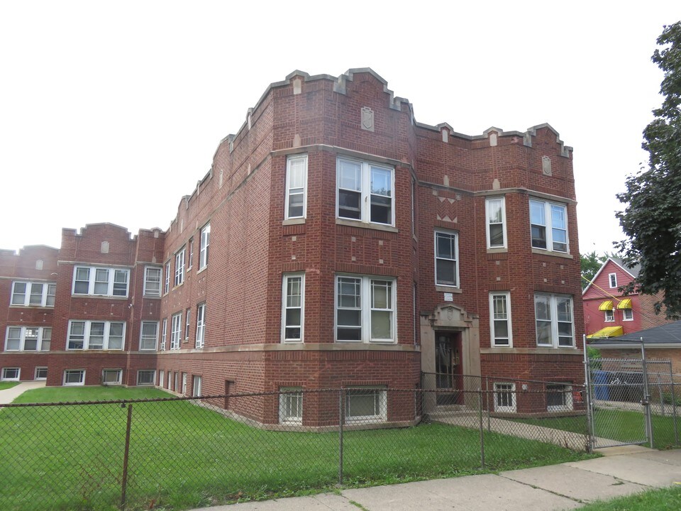 8739 S Racine Ave in Chicago, IL - Foto de edificio
