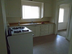 1027 H St in Bakersfield, CA - Building Photo - Building Photo