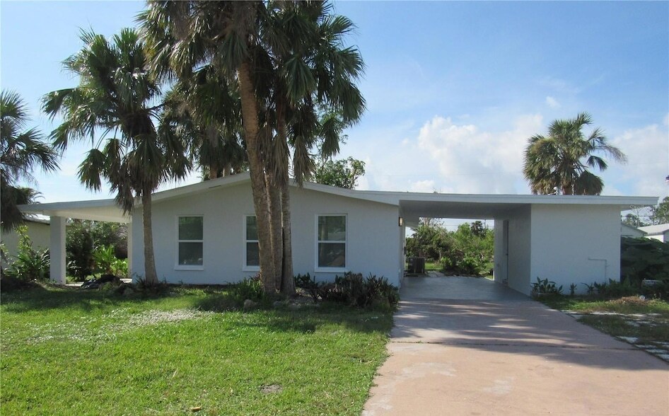 3301 Ash St in Punta Gorda, FL - Building Photo