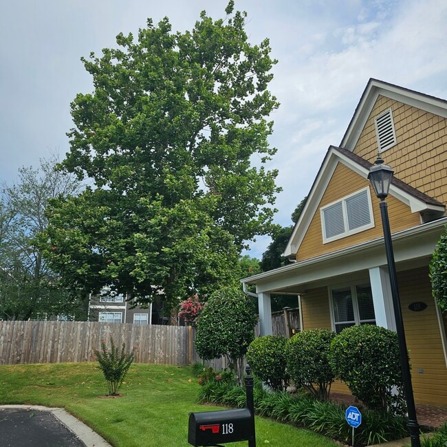 property at 118 Fleets Island Dr