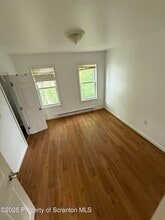 603 S Blakely St in Dunmore, PA - Building Photo - Building Photo