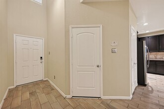 8314 Columbia Forest Dr in Houston, TX - Foto de edificio - Building Photo