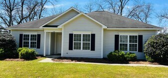 1372 Lovers Lane Rd in Leesburg, GA - Building Photo