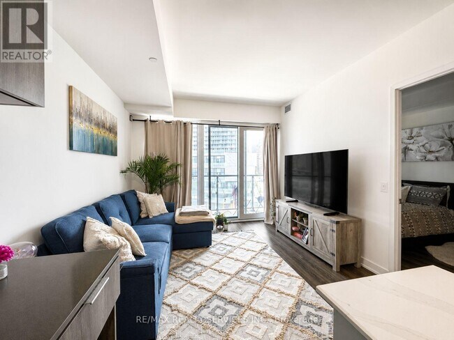 property at 448 Burnhamthorpe Rd W