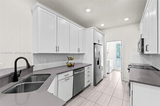 1190 Eucalyptus Dr in Hollywood, FL - Building Photo - Building Photo