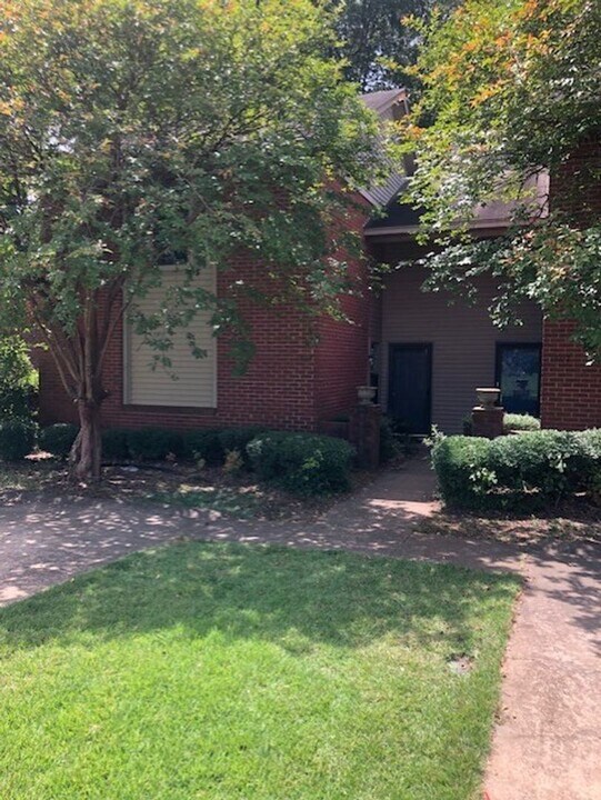 1805 Holmes St in Tupelo, MS - Building Photo