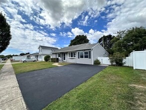 5 Eagle Ln in Farmingdale, NY - Building Photo - Building Photo