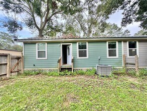 15357 Ben Wiggins Rd-Unit -B in Conroe, TX - Building Photo - Building Photo