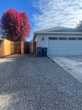 2095 Terrel Dr in Medford, OR - Foto de edificio - Building Photo