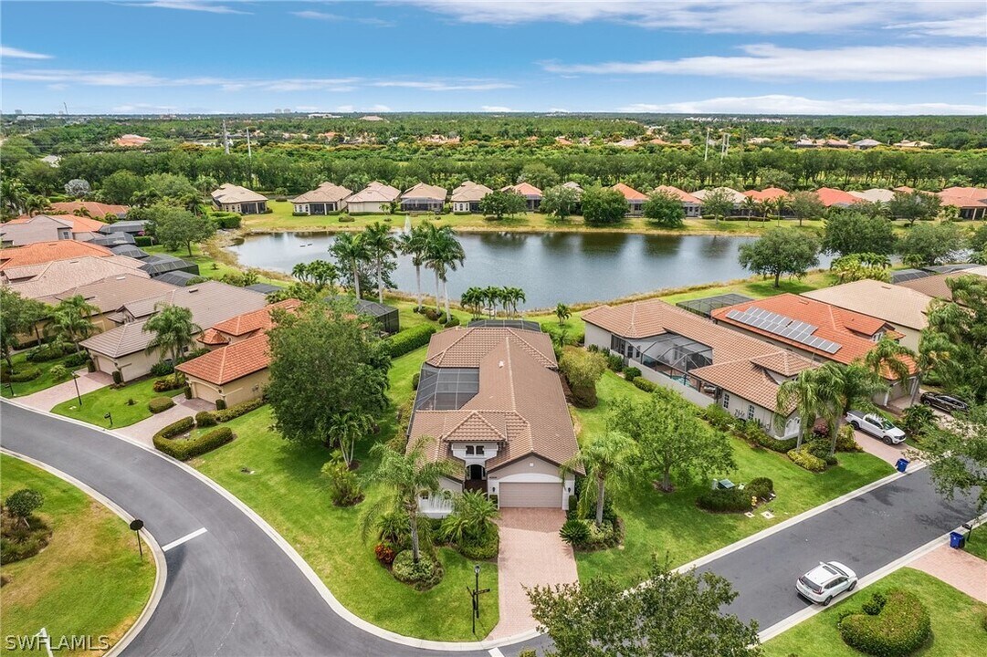 20098 Palermo Lake Ct in Estero, FL - Foto de edificio