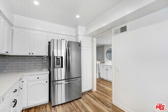 4415 Saugus Ave in Los Angeles, CA - Building Photo - Building Photo