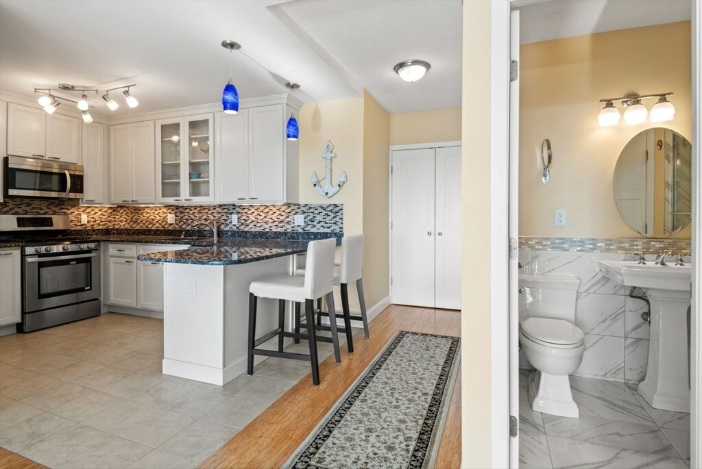 85 E India Row, Unit 25D in Boston, MA - Building Photo