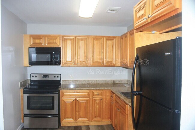 4176 Versailles Dr in Orlando, FL - Building Photo - Building Photo