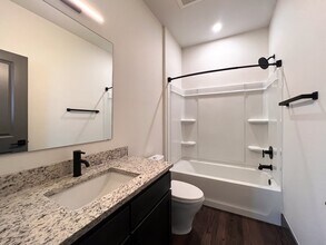 303 Park St in Springdale, AR - Foto de edificio - Building Photo