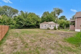 31 Eton Ave in Warwick, RI - Building Photo