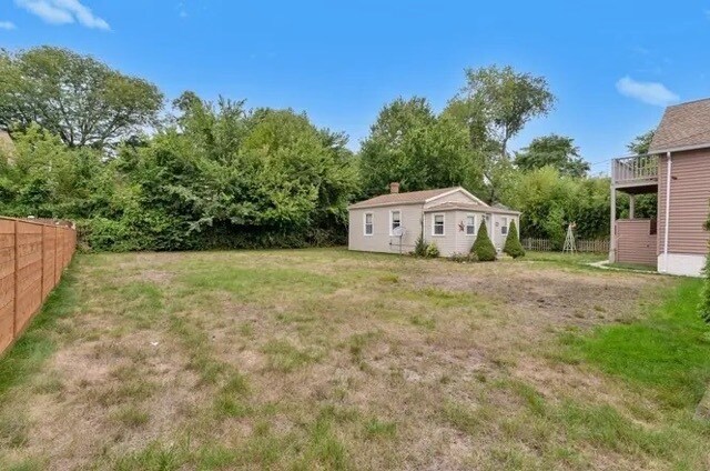 31 Eton Ave in Warwick, RI - Foto de edificio