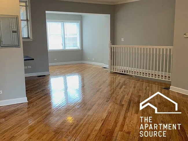 1619 W Wallen Ave, Unit W1 in Chicago, IL - Building Photo - Building Photo