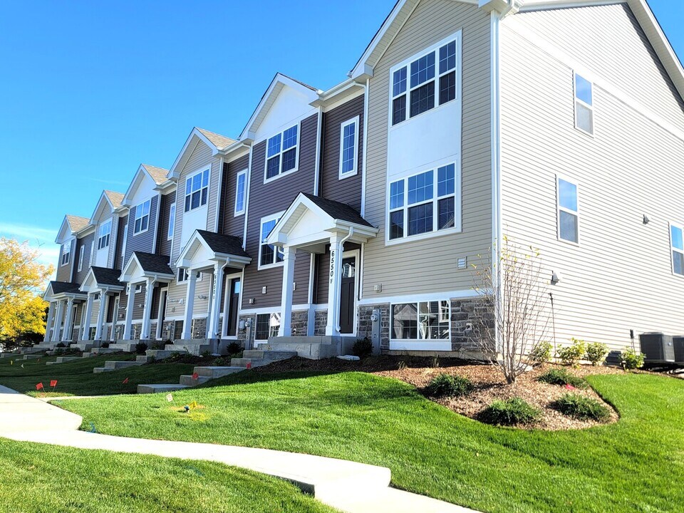 6550 Linden Trl in Bull Valley, IL - Building Photo