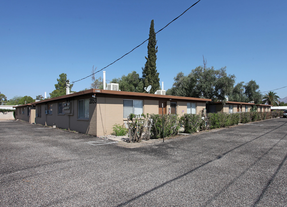 2053 North Alvernon Road in Tucson, AZ - Foto de edificio