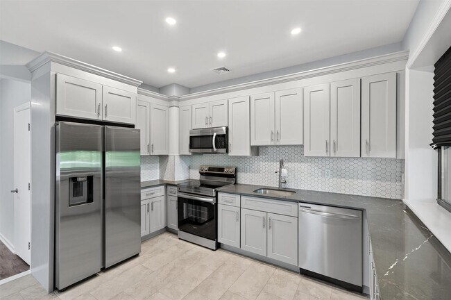 90 Linden Ave-Unit -4 in Middletown, NY - Foto de edificio - Building Photo