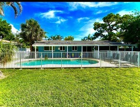 2233 SE 13th St in Pompano Beach, FL - Building Photo - Building Photo