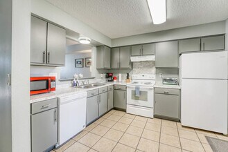 106 NW Park St in Bentonville, AR - Building Photo - Building Photo